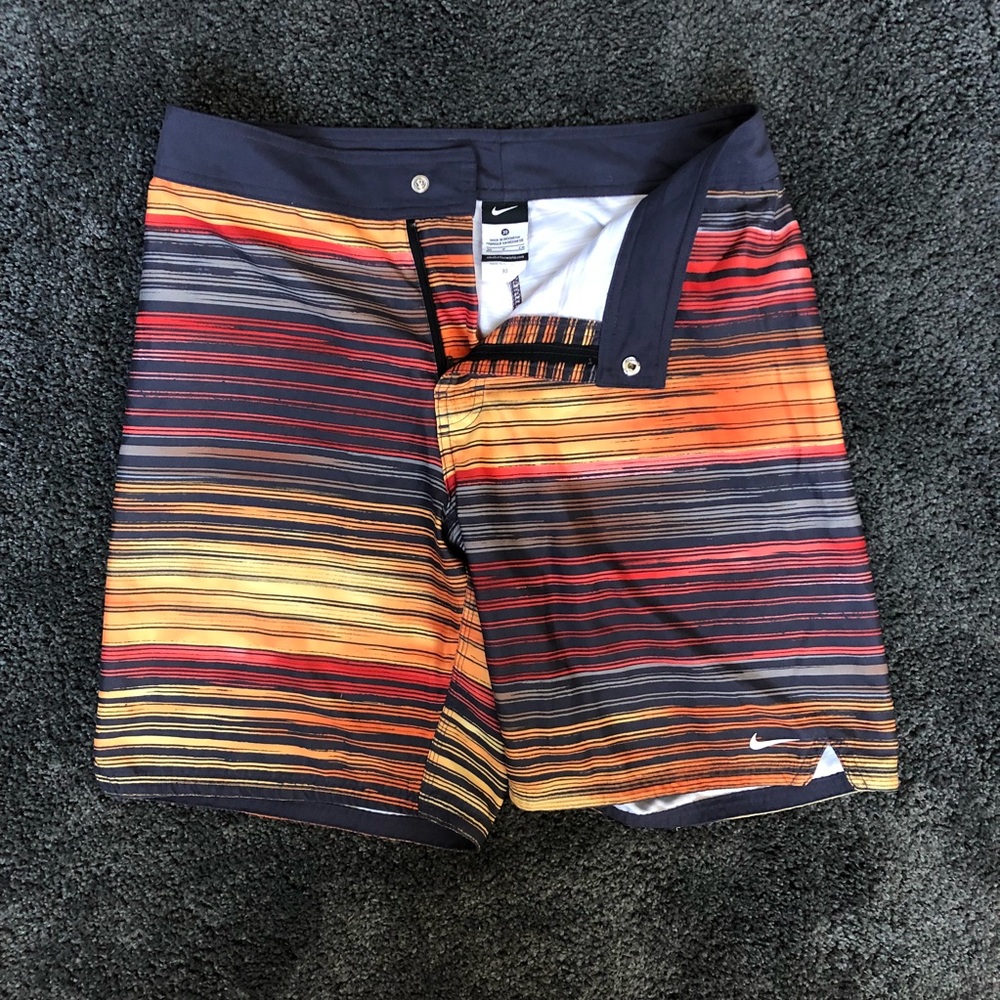 Nike - Board Shorts / Bathing Suite